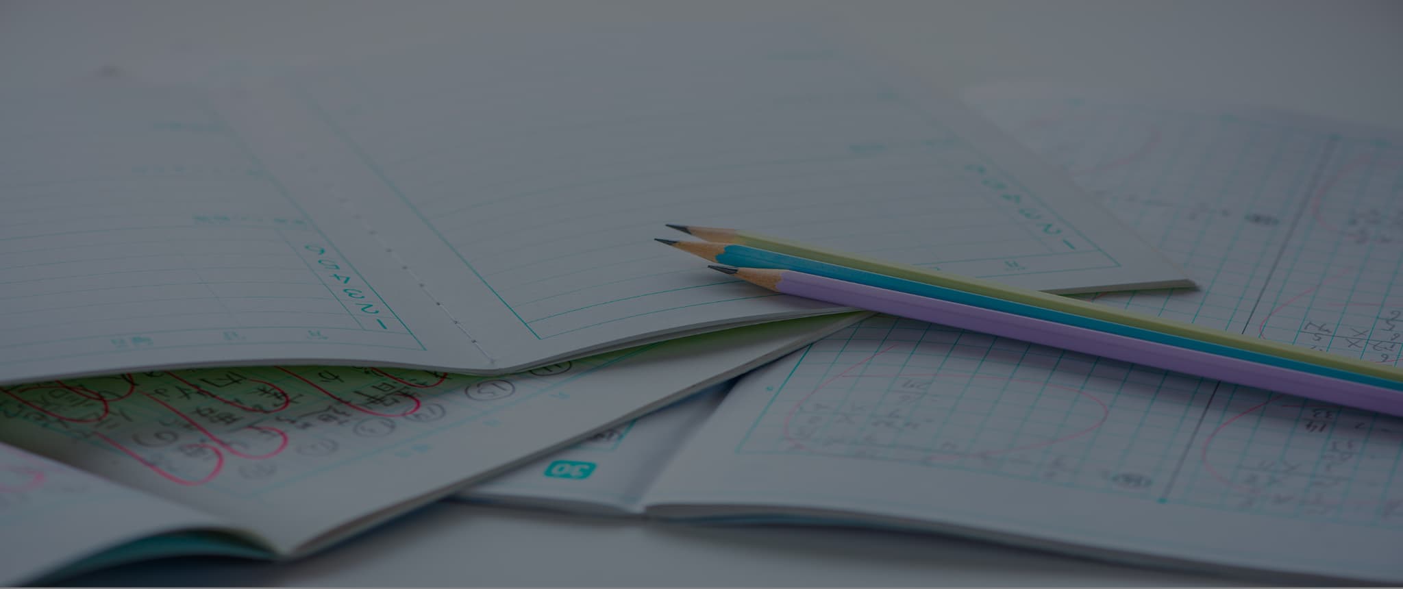 背景:鉛筆とノート